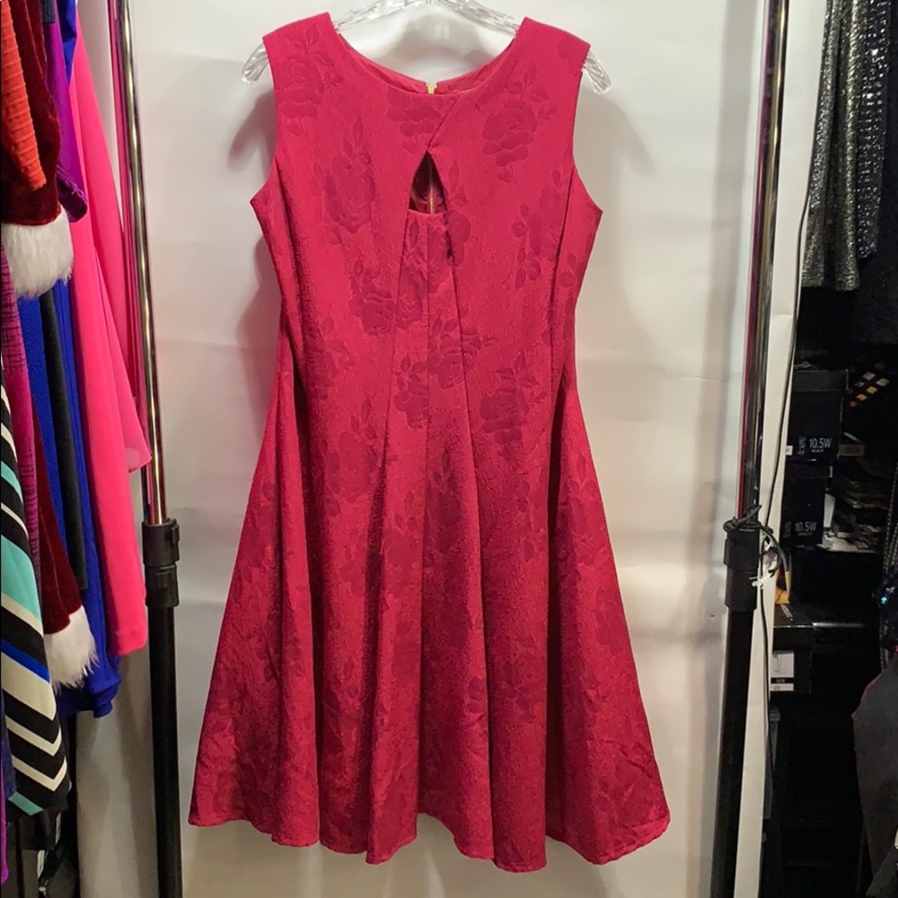 Dress - Picture 4 of 4